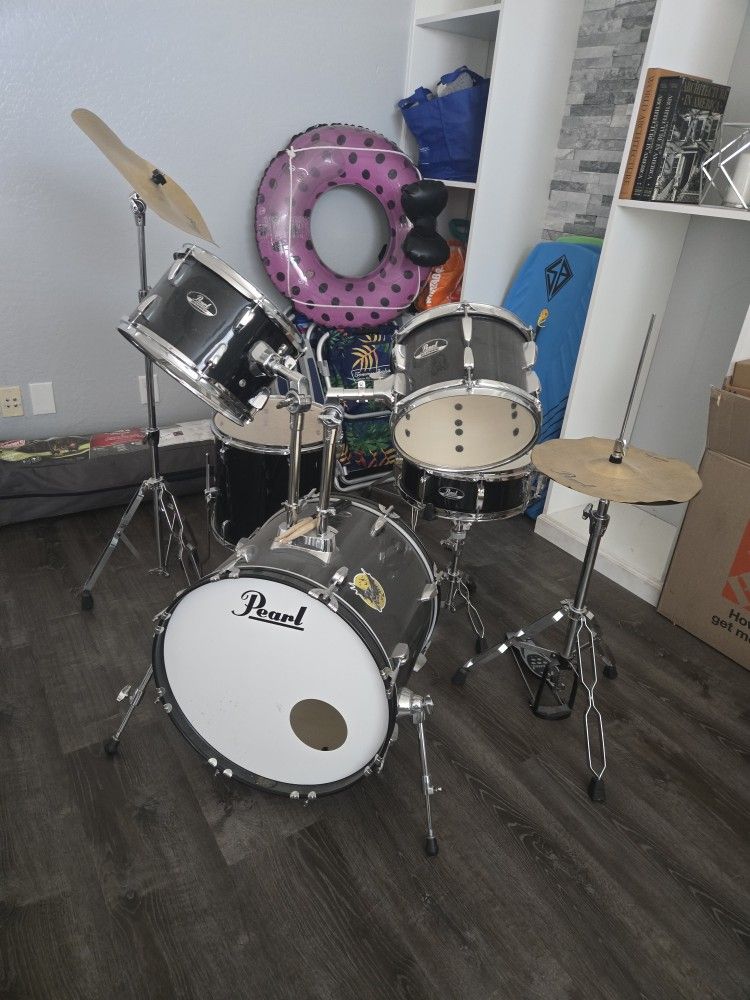 Pearl Drum Set