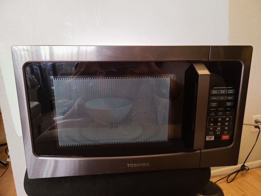 Black/Gray Toshiba Microwave EM131A5C-BS Countertop Microwave Oven 1.2 Cu Ft, 12.4" Removable Turntable Smart Humidity Sensor 12 Auto Menus 1000W