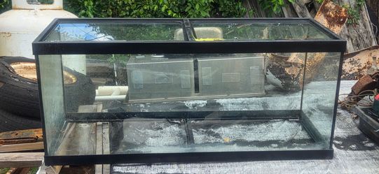 (PLEASE READ! )Large fish/reptile tank.