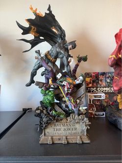 Batman vs The Joker Eternal Enemies Statue