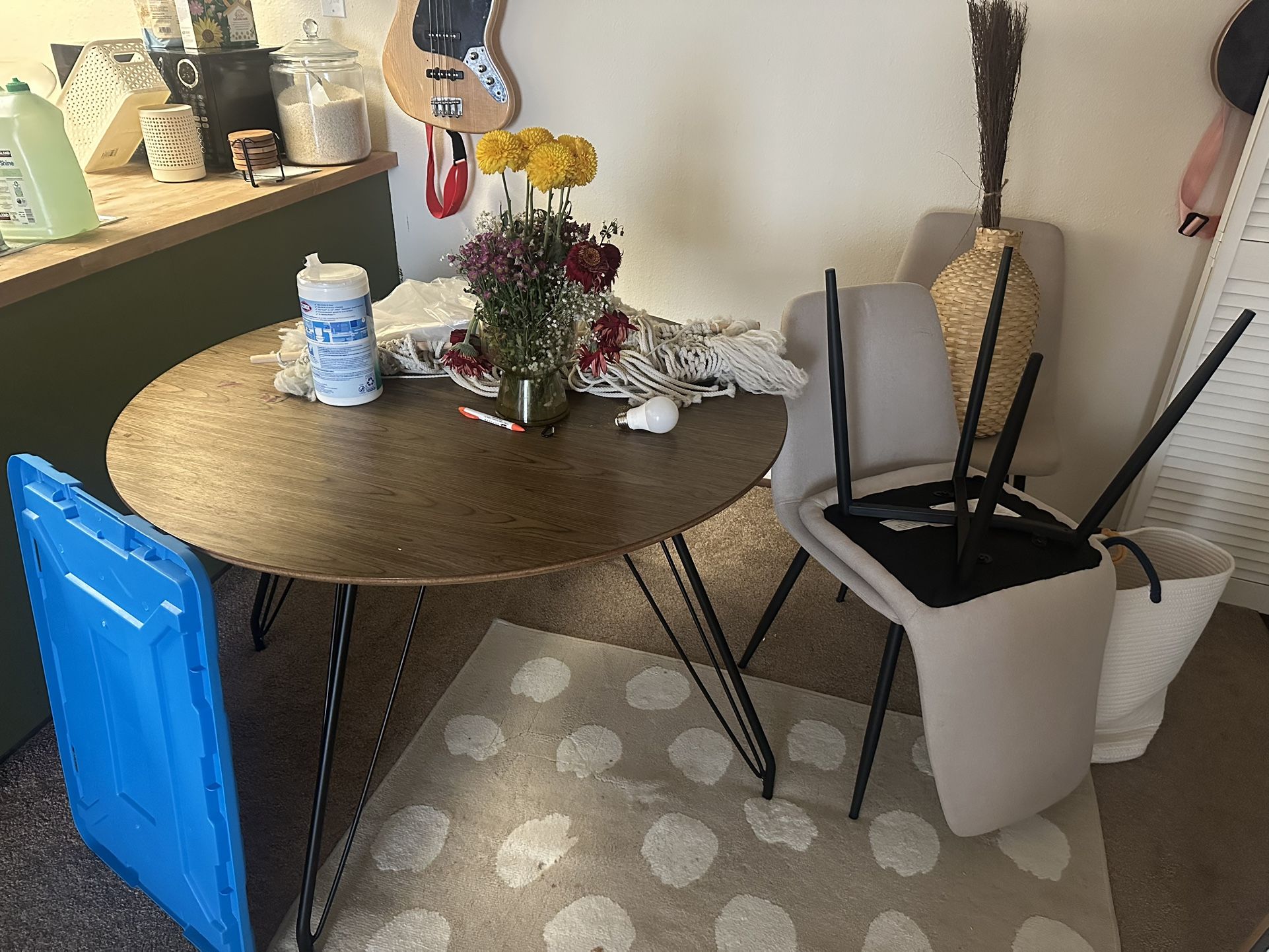Dining Table And Chairs 