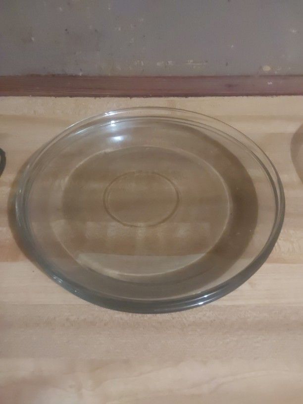 1cclear glass pie plates, most notably associated with the Pyrex brand.