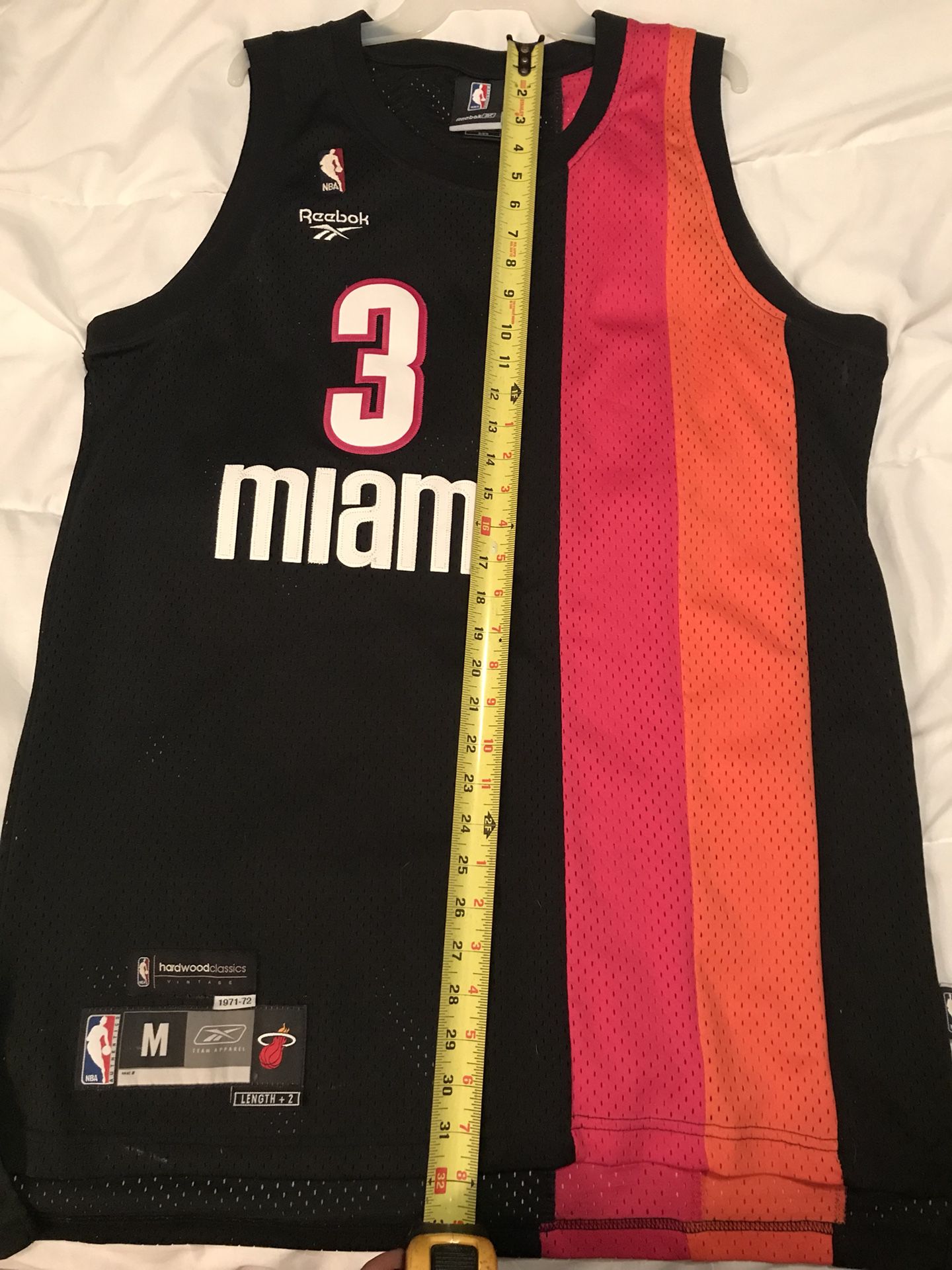 Dwyane Wade White Hot Miami Heat Jersey for Sale in Fresno, CA - OfferUp