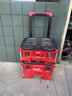 Milwaukee rolling tool box