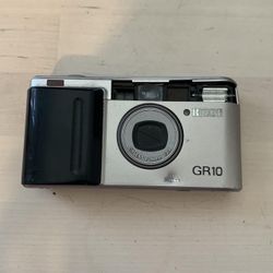 Ricoh Silver and Grey Cameras-and-accessories(L118)
