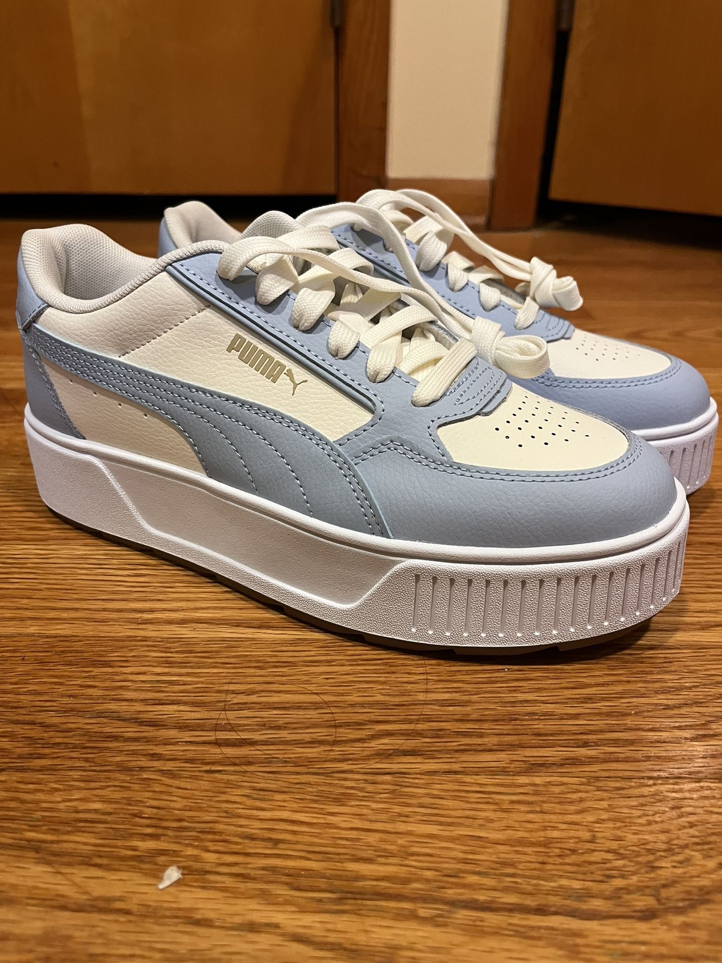 SIZE 9 W0MAN PUMA Karmen Rebelle Off White