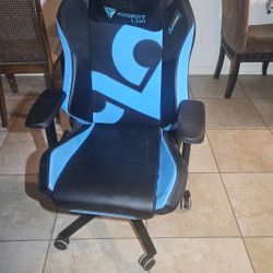 Secret Lab Cloud 9 TITAN Series Gaming Chair