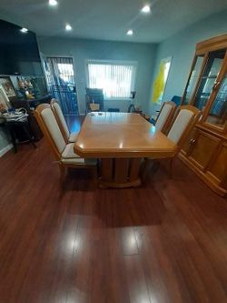 Dining Table / Glass Cabinet