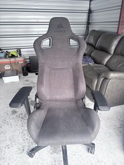 Corsair Gaming Chair – Gray Fabric – Adjustable Carbon Fiber Armrests