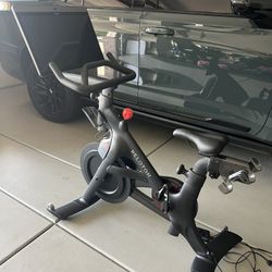 Like NEW Peloton Bike +