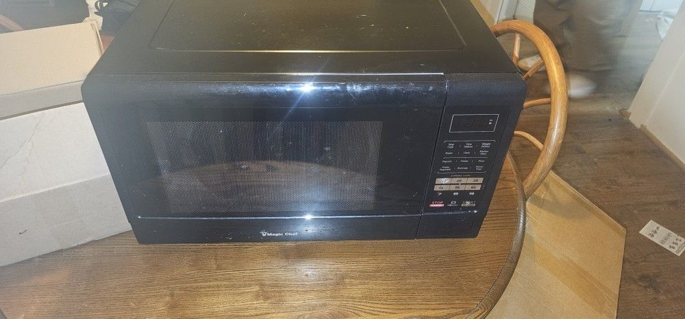 Basically New Magic Chef Microwave