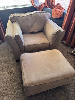 Oversized reading chair with ottoman