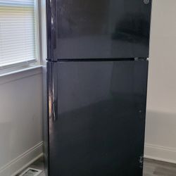 GE 17 Cubic Ft Freezer/ Refrigerator Black