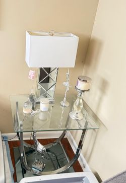 Square Glass & Chrome End Table / Side Table - Mesa Auxiliar / Mesita de Noche Cuadrada de Vidrio y Cromo