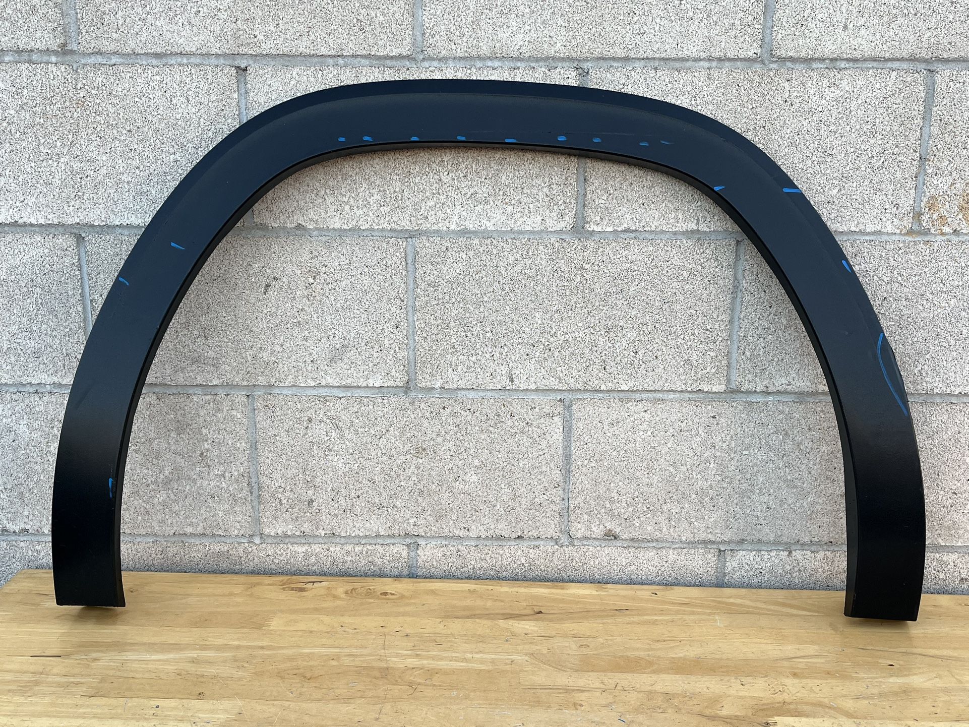 2021-2025 Volkswagen Atlas Left driver side Rear Fender Flare Oem