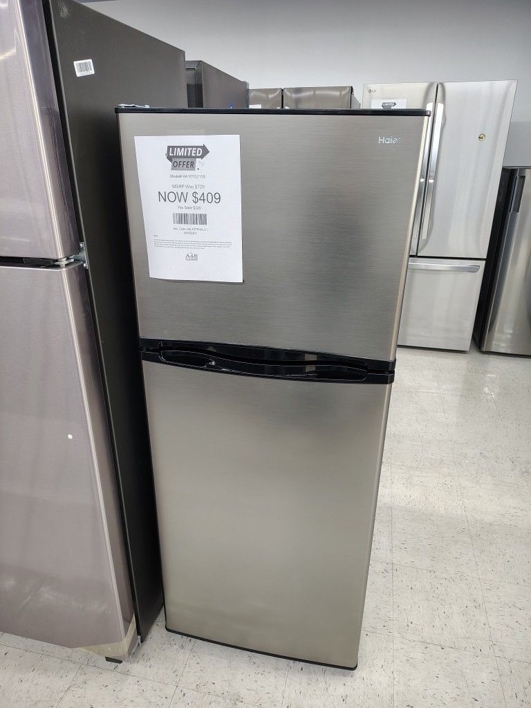 $409 Haier 9.8 Cu Ft Top Freezer Refrigerator In Stainless Steel