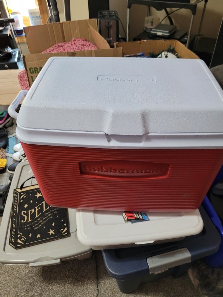 New Rubbermaid Cooler
