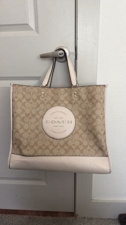 Coach Dempsey tote 40 honeybee Faye color