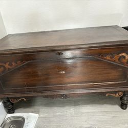 Vintage Lane Cedar Chest