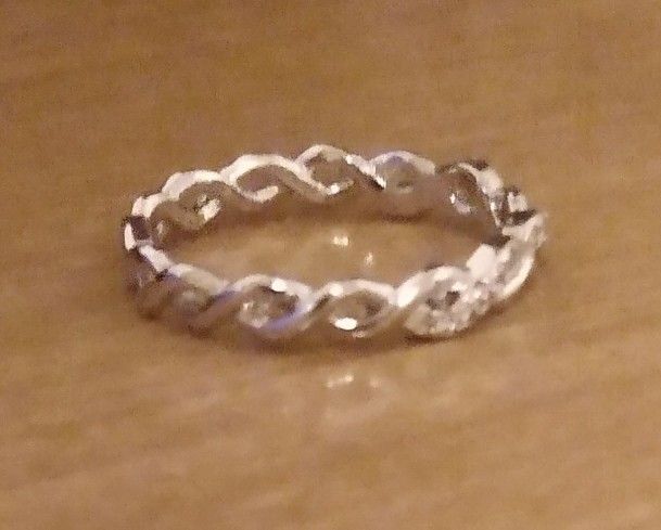 BRAND NEW IN PACKAGE LADIES STERLING SILVER TWISTY WEAVE ETERITY BAND SIZE 7 SILVER RING