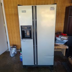 Samsung Side By Side Refrigerator And Freezer