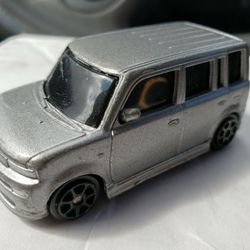 Maisto Scion xB  1:64

Car Van