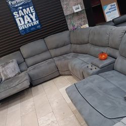 *Terrifying Sunday Sale!!!*---Hair-Raising Alejandra Gray Fabric Reclining Sectional Sofa---Delivery And Financing🤭