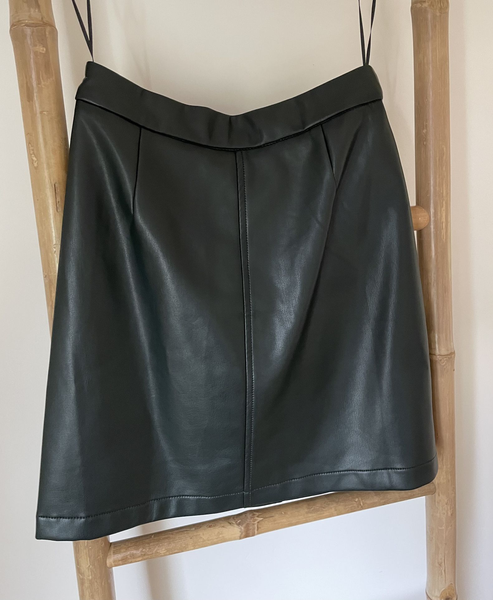 New French Connection “Crolenda” Green Faux Leather Skirt With Tags Size 2