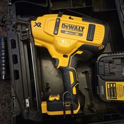 20V MAX XR Lithium-Ion Electric Cordless 16-Gauge Angled Finishing Nailer