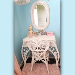 Vintage White Wicker Vanity with Heart-shaped Back Scrolled Chair and Mirror Set. Boho Chic | Shabby Chic | Traditional Style | Antique Furnitur💛✨️🌾