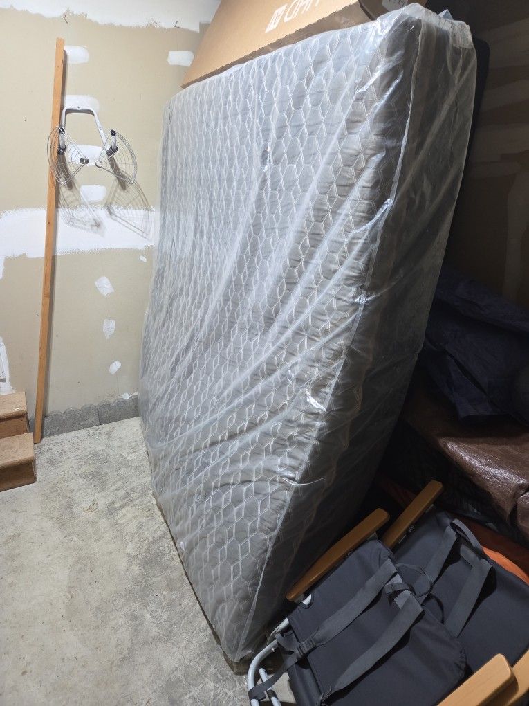 King Bedtech 12 In Lux Mattress