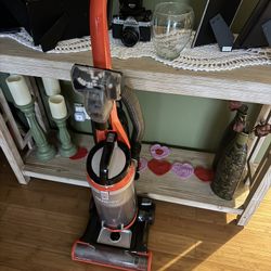 Vacuum Bissell Like New