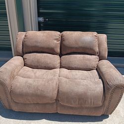 Power Reclining Love Seat