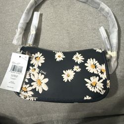 Coach Swinger 20 in Signature Floral Print (Black/White Multi Daisy)