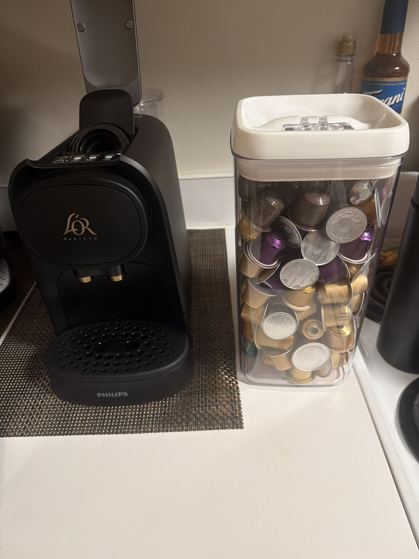 LOR espresso Machine With Lots Of Pods $120