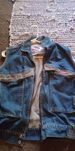 Men's Denim Jacket Good Condition Size Small$8.00 
