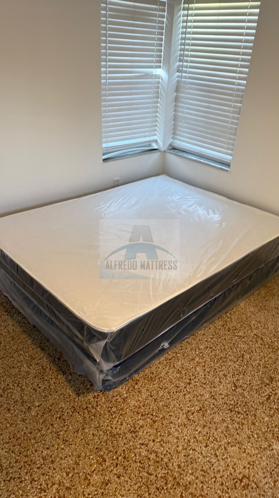 Queen mattress regular set with box spring ( 2pc brand new)