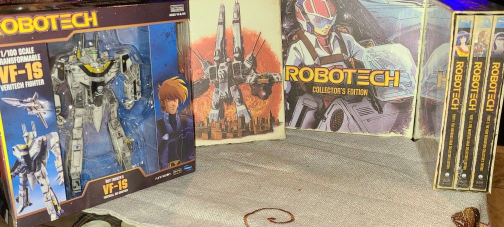 Robotech Collector's Edition Figure And Dvd