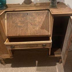 Desk antique good condition