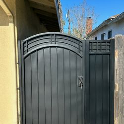 Side Gate
