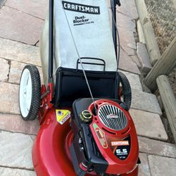 Craftsman 21-inch gas-powered push lawn mower equipped with a 6.5 horsepower Briggs & Stratton engine