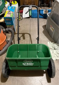 Scotts Turf Builder Classic Drop Spreader 32-lb Capacity