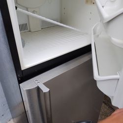 Frigidaire Refrigerator 