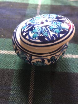 Turkish porcelain blue and white Iznik design box 