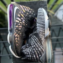 Nike LeBron 17 Oreo Lakers Size 10.5 Basketball Shoes Mismatched “ What The “