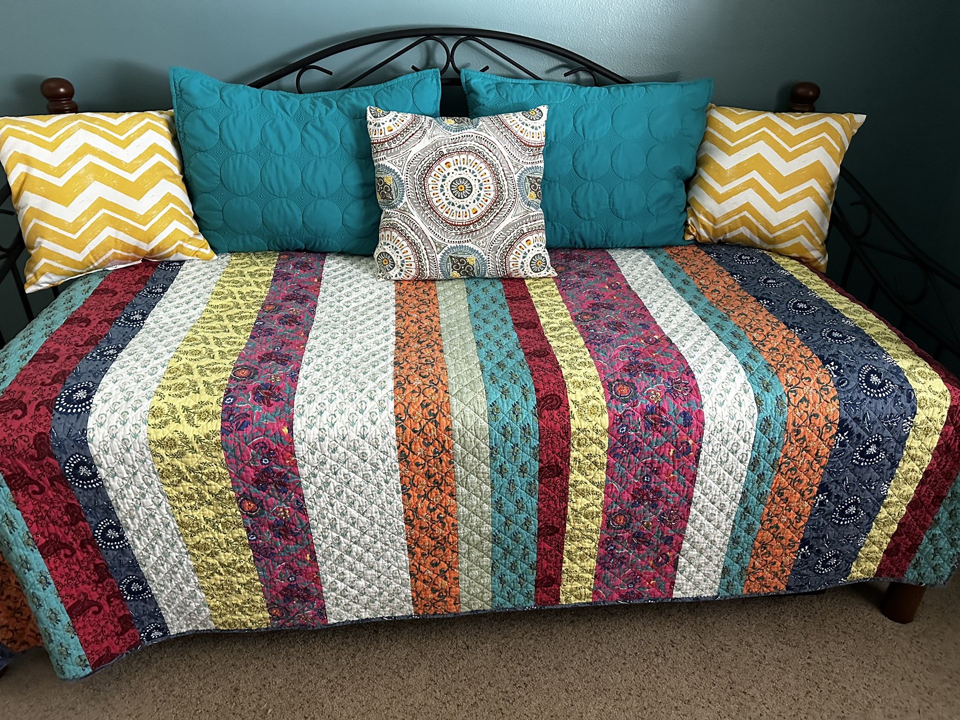 Single Sized Reversible Quilt (lightweight) with Pillows And Shams 