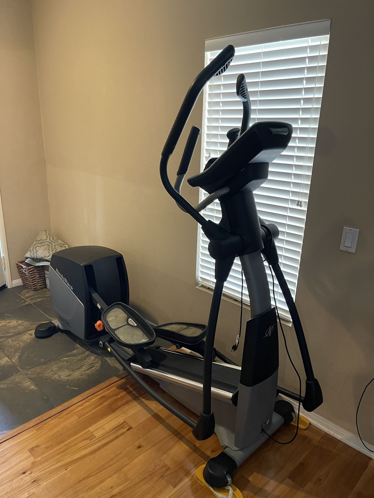 Elliptical Nordictrack Audiostrider 990pro