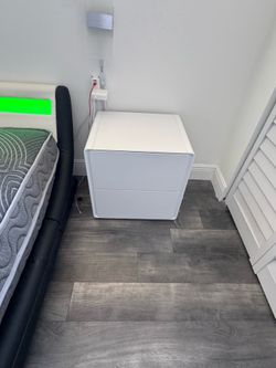 Full size bed w leds