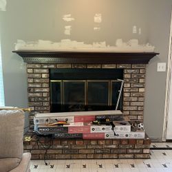 Fireplace mantel