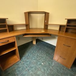 Large Corner Wide Computer Table 